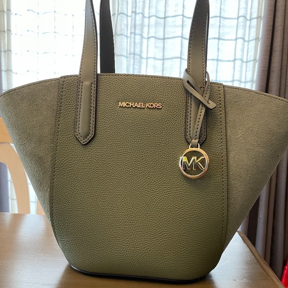 Michael Kors Small Portia Bucket Tote Bag
